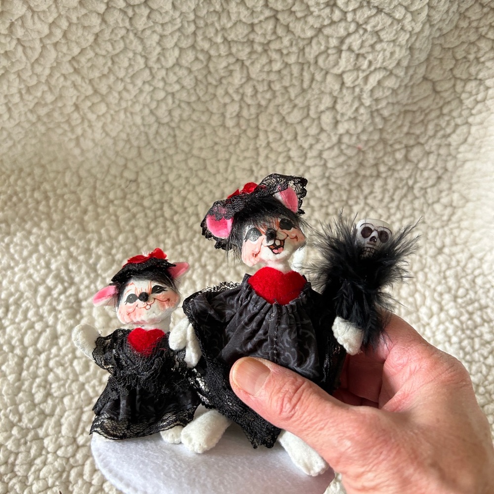 Annalee Black & White Skeleton Horse Figurine & Mice Senoritas - Picture 8 of 9